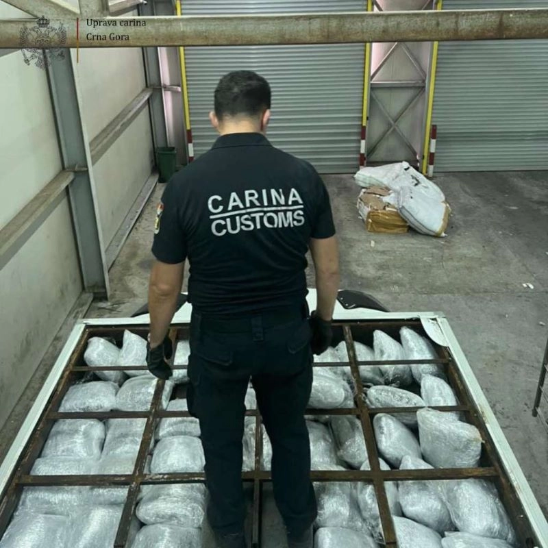 Državljanin BiH preko Crne Gore pokušao prokrijumčariti 120 kg marihuane